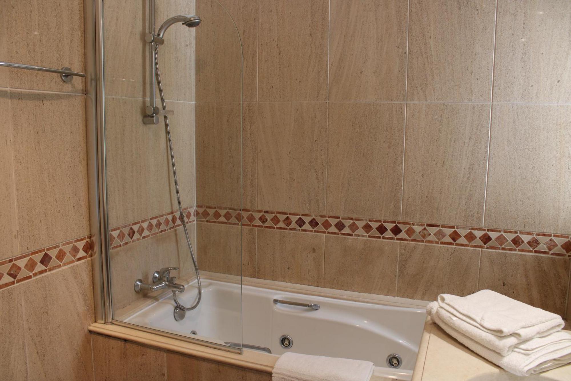 Luxury 2 Bedroom Apartment With Private Garden Almancil Bagian luar foto
