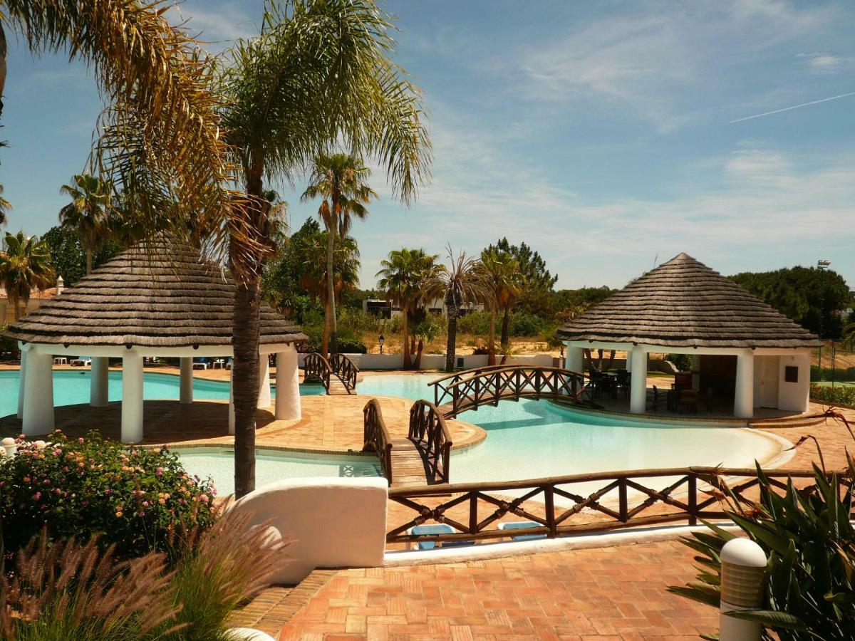 Luxury 2 Bedroom Apartment With Private Garden Almancil Bagian luar foto
